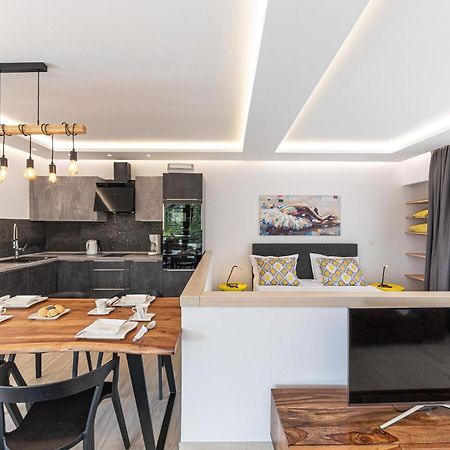 5 Bedroom Cozy Home In Okrug Donji Donji Okrug  المظهر الخارجي الصورة
