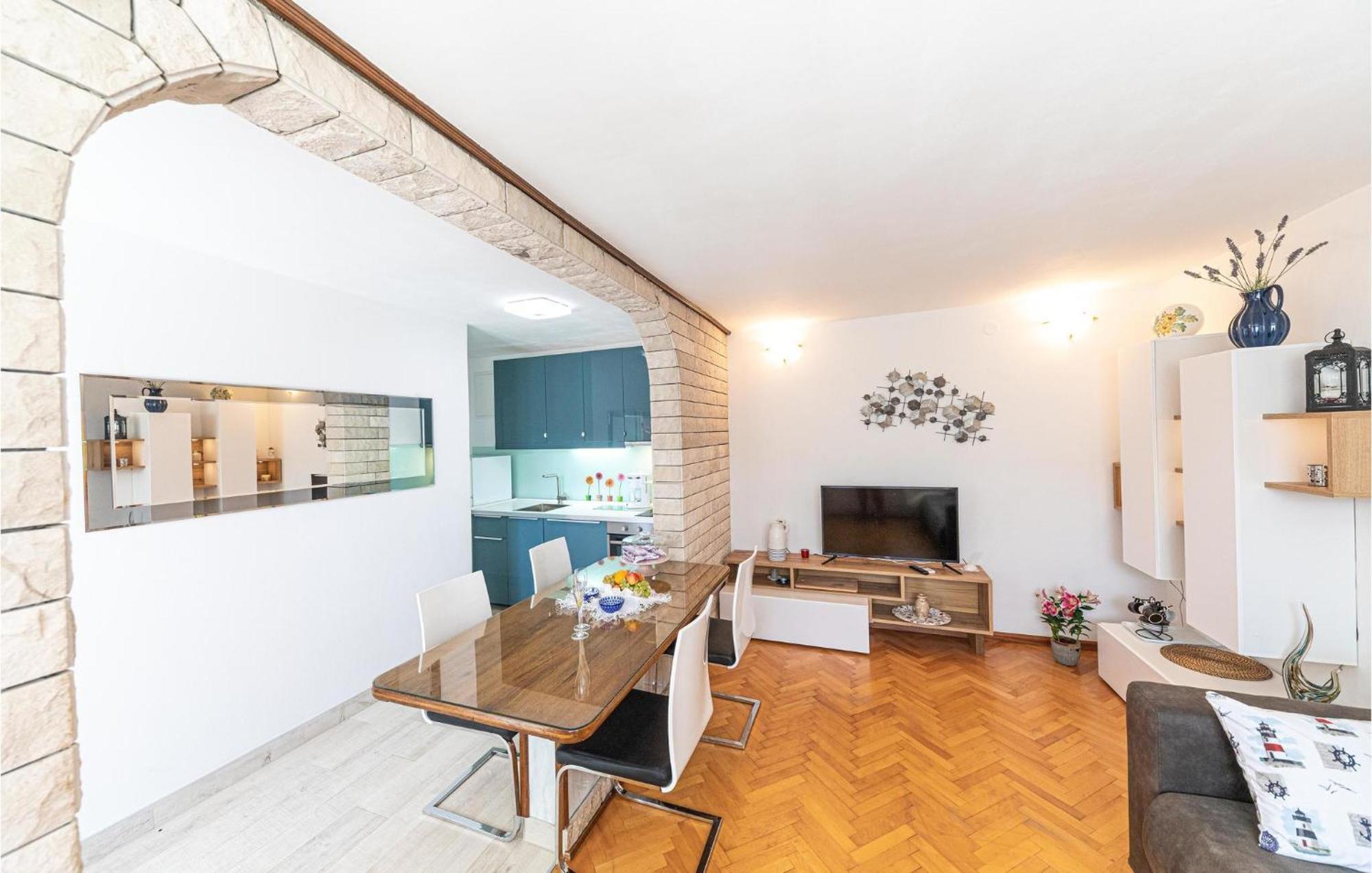 5 Bedroom Cozy Home In Okrug Donji Donji Okrug  المظهر الخارجي الصورة