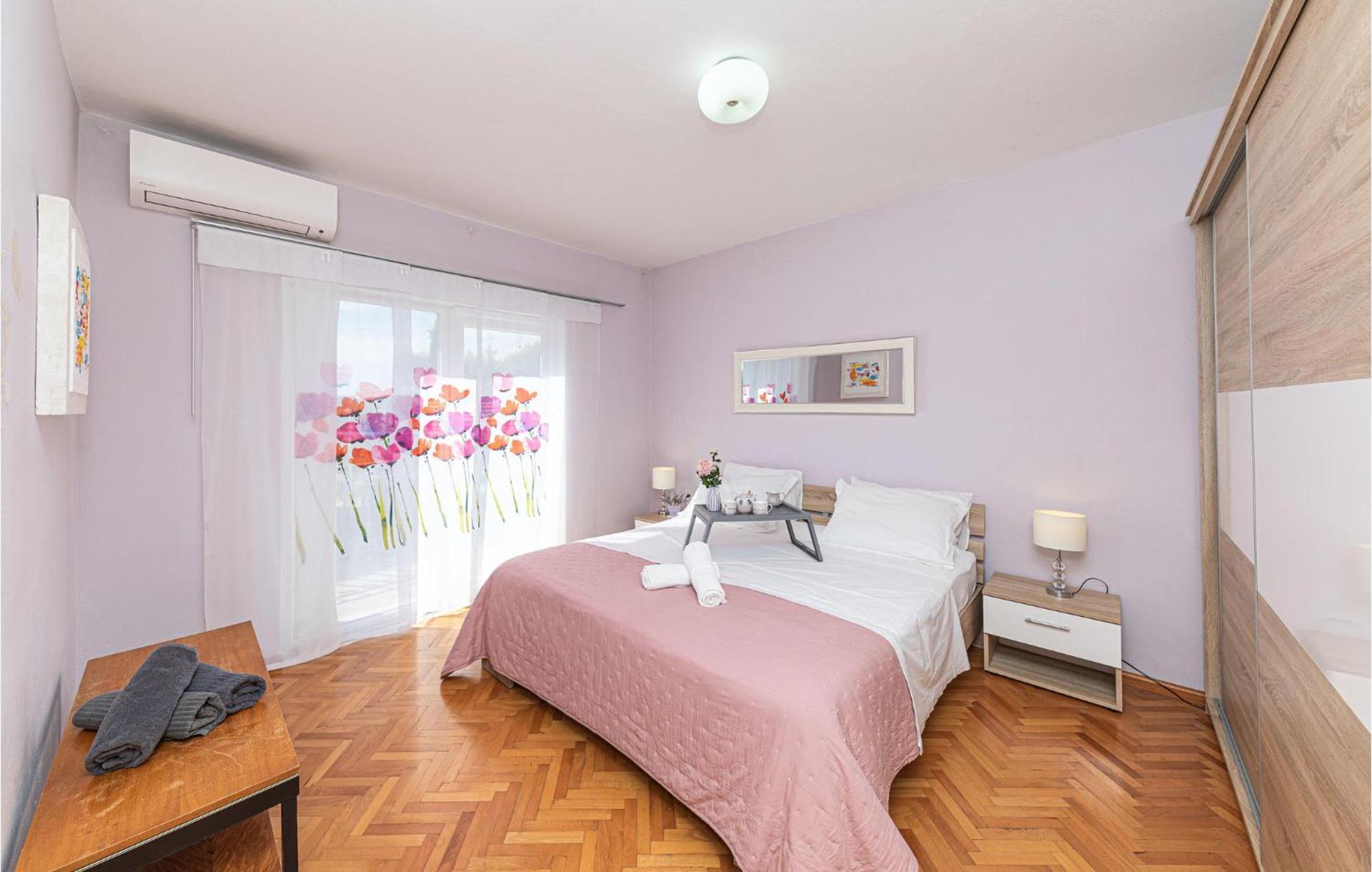 5 Bedroom Cozy Home In Okrug Donji Donji Okrug  المظهر الخارجي الصورة