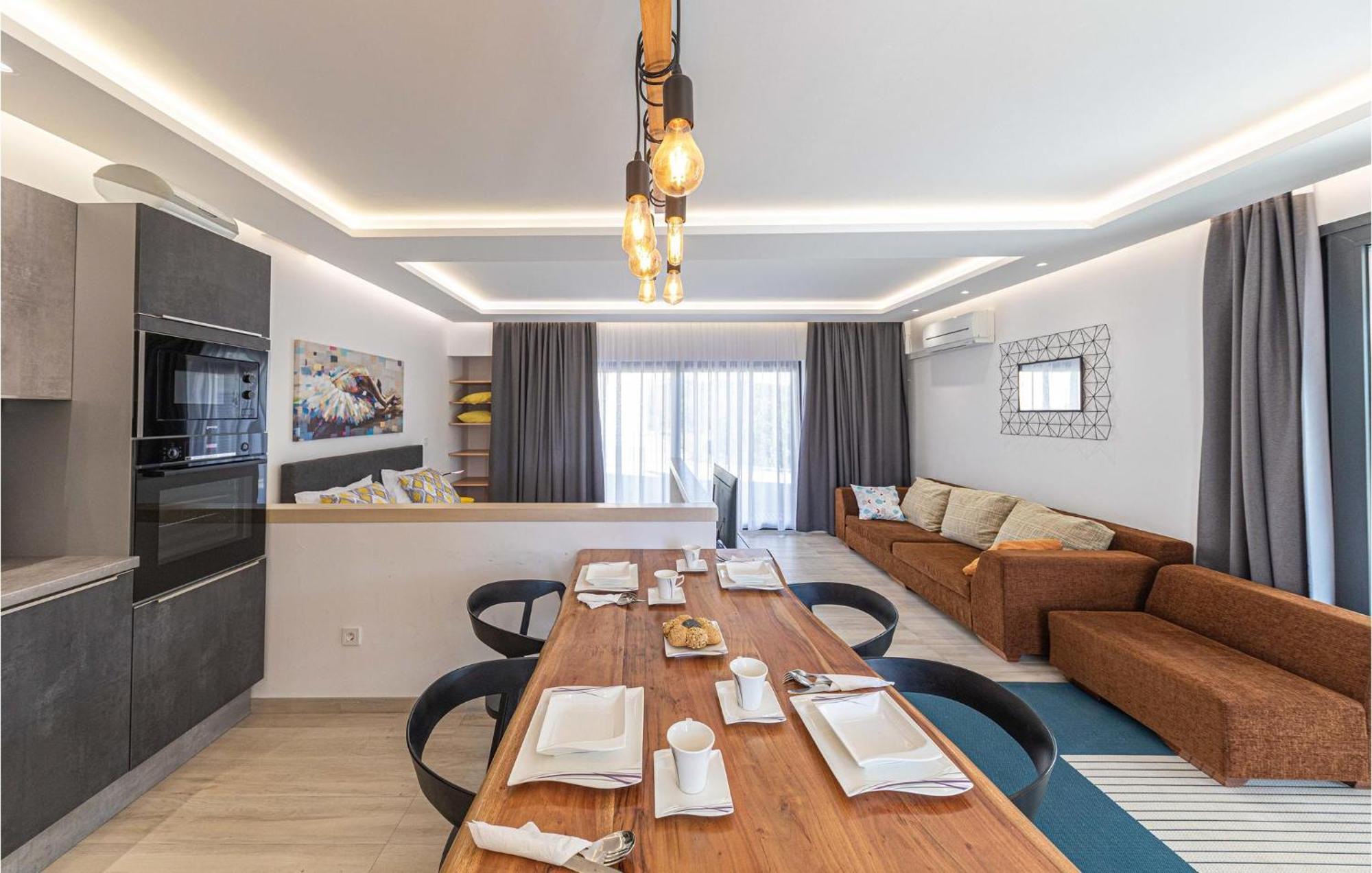5 Bedroom Cozy Home In Okrug Donji Donji Okrug  المظهر الخارجي الصورة