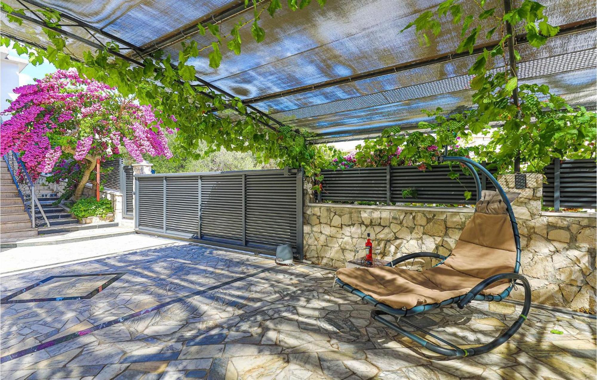 5 Bedroom Cozy Home In Okrug Donji Donji Okrug  المظهر الخارجي الصورة